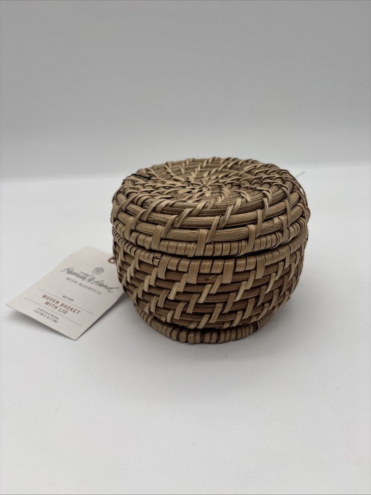 Small 3″x5″ Natural Woven Basket with Lid Farmhouse Style, Rattan Storage, New