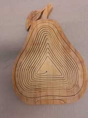 Bamboo Wood Pear Trivet Collapsible Basket, 14″x10″x1″, excellent condition!