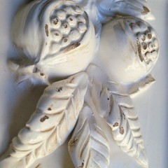 Set of 2 VIETRI ITALY Apples Pomegranate Fruit Rustic White Ceramic Wall Plaques