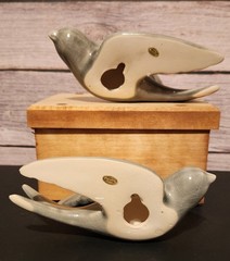 Sparrow Wall Plaques Crazed Ceramic,Set Of Two. Gray Color, Great Condition.