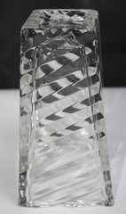 Mikasa «Angles» Tapered Rectangular Crystal Glass Vase 7 1/4″ H EUC