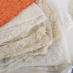 Mixed lot of Linens 4 lbs 27 pieces Lace Doilies Scarfs Craft Creative Decor