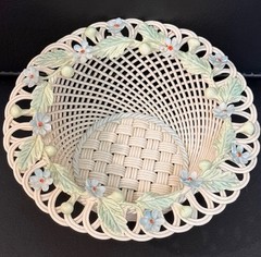VTG Belleek Fermanagh Ivory Woven Basket Bowl D 6″ Blue Forget Me Not Flowers