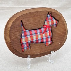 Cottagecore Gallery Wall Accent Piece: Oval Wood Plaque 3D Plaid Scottie Dog VTG