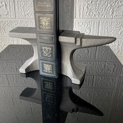 Cast Iron Anvil Bookends Set of 2 with Smooth Flat Top – 8″ L Book Holders