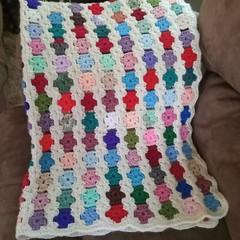 VTG hd crochet Granny square lap throw/afghan wht multi-colors wavy edge 36×42″