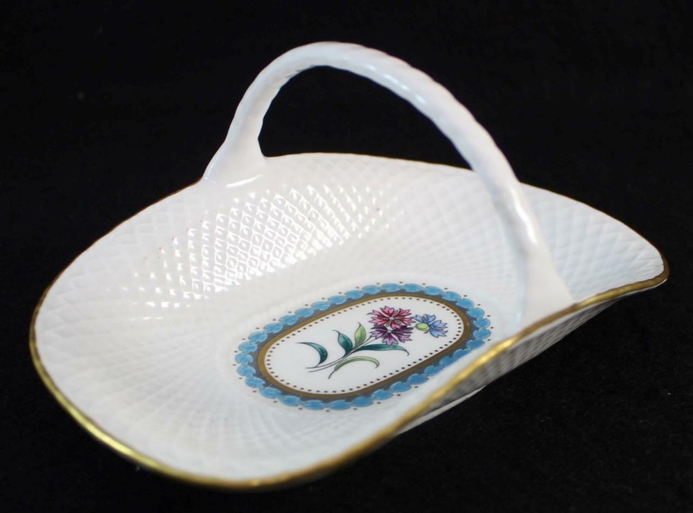 Spode TRAPNELL Small Basket Bone China Medallion in Center F1427 GREAT CONDITION