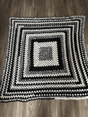 HAND CROCHETED BLACK GRAY WHITE AFGHAN THROW ChenilleYarn Soft Cuddly LG Granny