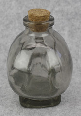 Skull Head Glass Bottle Decanter Cork Top 6 oz Clear 4″ Tall Halloween Decor