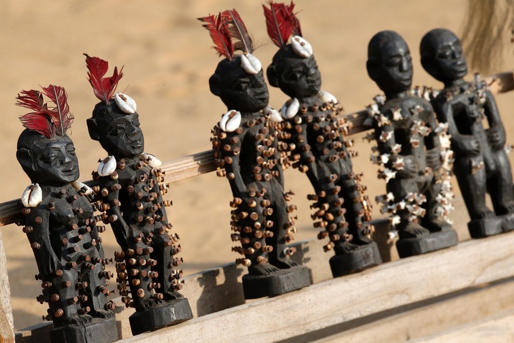 African Voodoo Dolls Nkisis Efigies Spirit Souls In A Row Photo Poster 18×12