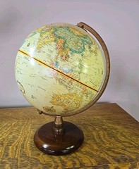 9″ Diameter Globe (Replogle) World Classic Series with Round Wooden Base