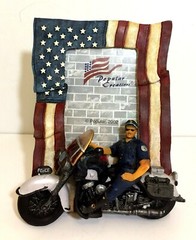 Popular Creations Policeman On Motorbike Resin 3D Photo Frame 2002 American Flag