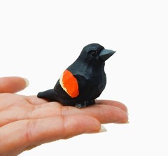 Red Winged Blackbird Figurine Handmade Mini Bird Statue Carve Decor Sculpture