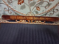 Metal Scrollwork Wall Plaque Sign «His Eye Is on the Sparrow» Birds, Brown