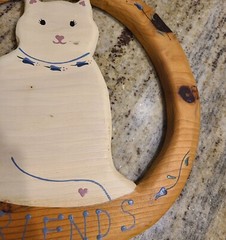 Wood Welcome Friends Round Sign Cut out White Cat Hand Painted 80’s Hearts 10.5″
