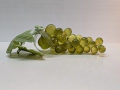 Vintage Round Green Grapes Cluster w/ Leaves 7-inch Plastic