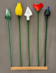 LOT OF 5 HAND BLOWN MULTICOLOR MURANO STYLE LONG STEM ART GLASS FLOWERS VTG