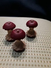 Small wooden carved red apples 4 whole and 3 cores adorable 1.5″ x 1″