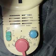Vintage 1980’s Comtech 2288 AM/FM Water Resistant Shower Radio with Analog Clock