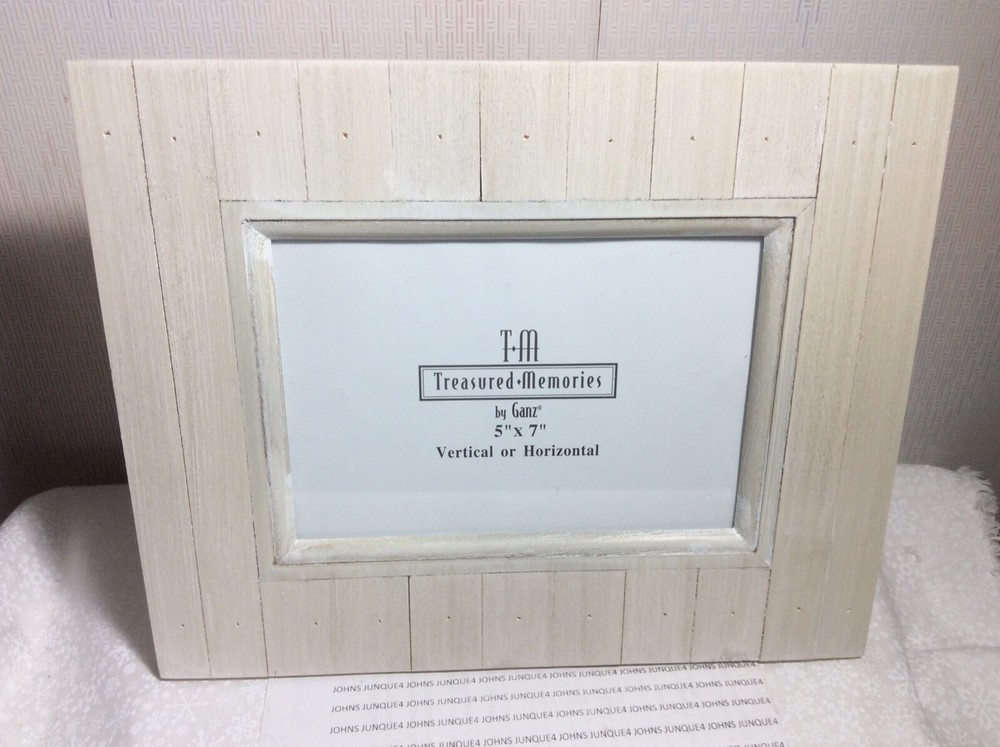 WHITE PHOTO FRAME New in Box 5” by 7” Vertical or Horizontal Wood Ganz TM