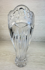Oneida Crystal Southern Garden 10 Inch Rose Frost Flower Vase