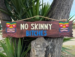 «No Skinny Bitches» Funny Tropical Wooden Wall Plaque with Tikis 39″x 10″