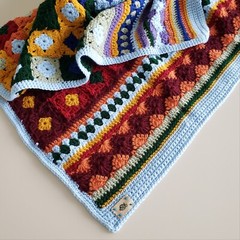 USA OOAK Crocheted New Multicolor Throw Blanket Groovyghan 43″ X 58″ Easy Care