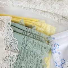 Mixed lot of Linens 4 lbs 27 pieces Lace Doilies Scarfs Craft Creative Decor
