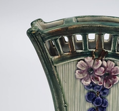 Vtg Weller Pottery Klyro Green Pink Purple Flowers Grapes Unmarked Fan Vase