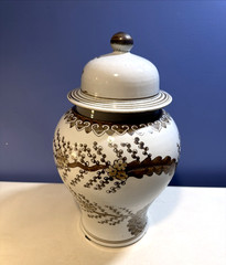 Hong Wu Porcelain Plum Blossom Motif Temple Jar – est 18″ tall – VGC – HANDMADE