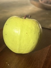 X1 Vintage Italian Alabaster Stone Fruit Green Apple PatinaMarbleRealistic 10Oz
