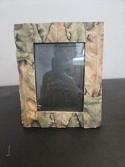 Leaves 3D Photo Picture Frame 6.75” x 4.75” Resin