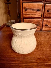 Signed Mary Lou Higgins Ceramic Vessel from 1978 in fine Condition