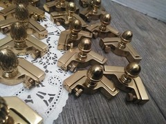 VTG. BRASS STAIR RODS BRACKETS W/ FINIALS » MIXED LOT OF SIZES & DESIGN (45-PK)