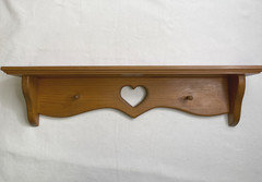 VTG Rustic Wood Wall Shelf Heart Cutout 2 Peg Hooks Country Farmhouse 23″ Long