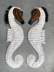SET 22” SEAHORSE DISTRESSED WHITE WASH WOOD HANGING WALL ART PLAQUE PATIO DECOR