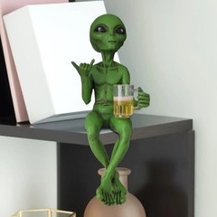 Alien Statue Drinking Beer Alien Sculpture Resin Craft Novelty Funny Decoration