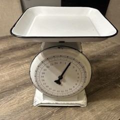 Shabby Chic Scale Decor. Metal. New In Box