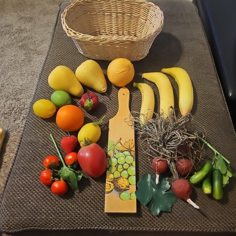 WickerBasket Full Plastic Fablic Paper Mache Friut&Veggies+cutting Board/paddle