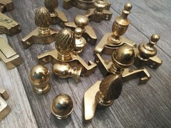 VTG. BRASS STAIR RODS BRACKETS W/ FINIALS » MIXED LOT OF SIZES & DESIGN (45-PK)