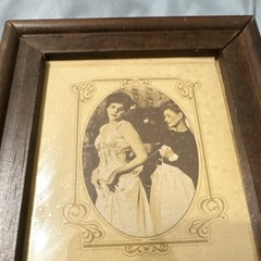 Brown Wood Rectangular Picture Frame Holds 1 Photo Fits 4×6, 0.75 in Deep