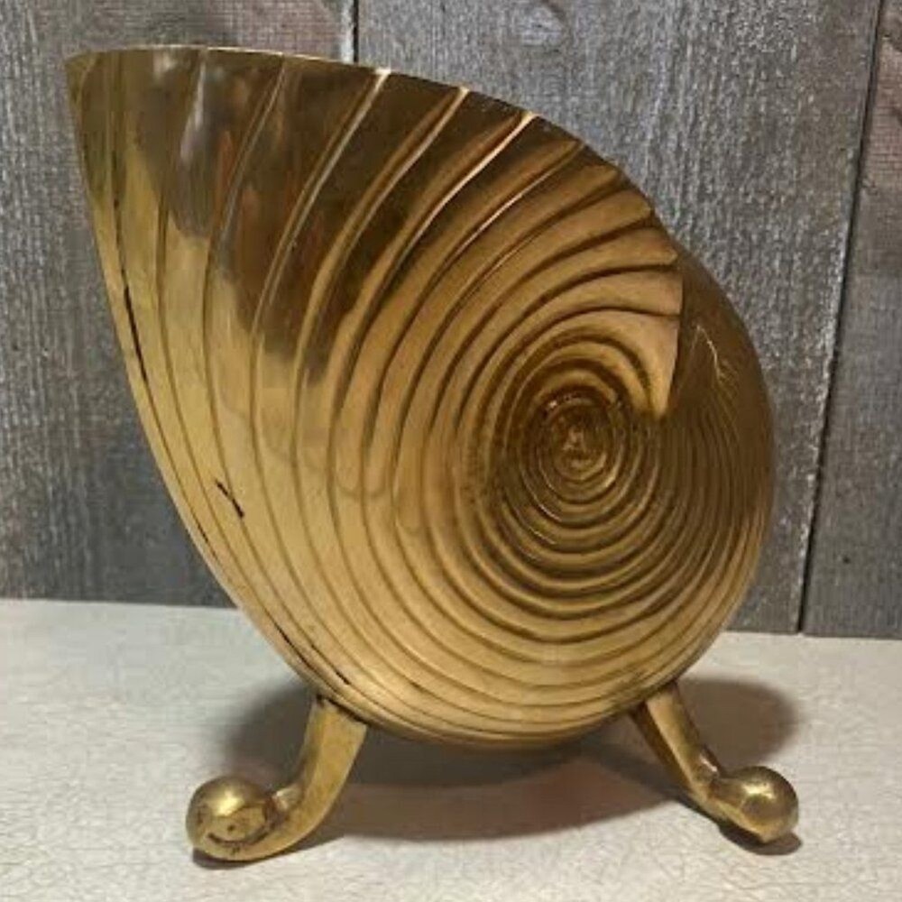 Brass seashell planter. 6 inches tall