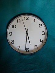 Ikea PLUTTIS Low-Voltage Black Wall Clock 11″ Smooth movement of the second hand