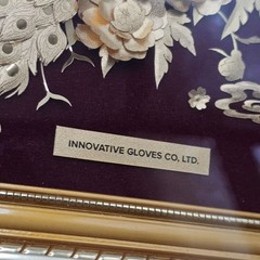 Innovative Gloves Art Frame Gold Frame Red Velvet Matted 3D Peacock Dried Floral