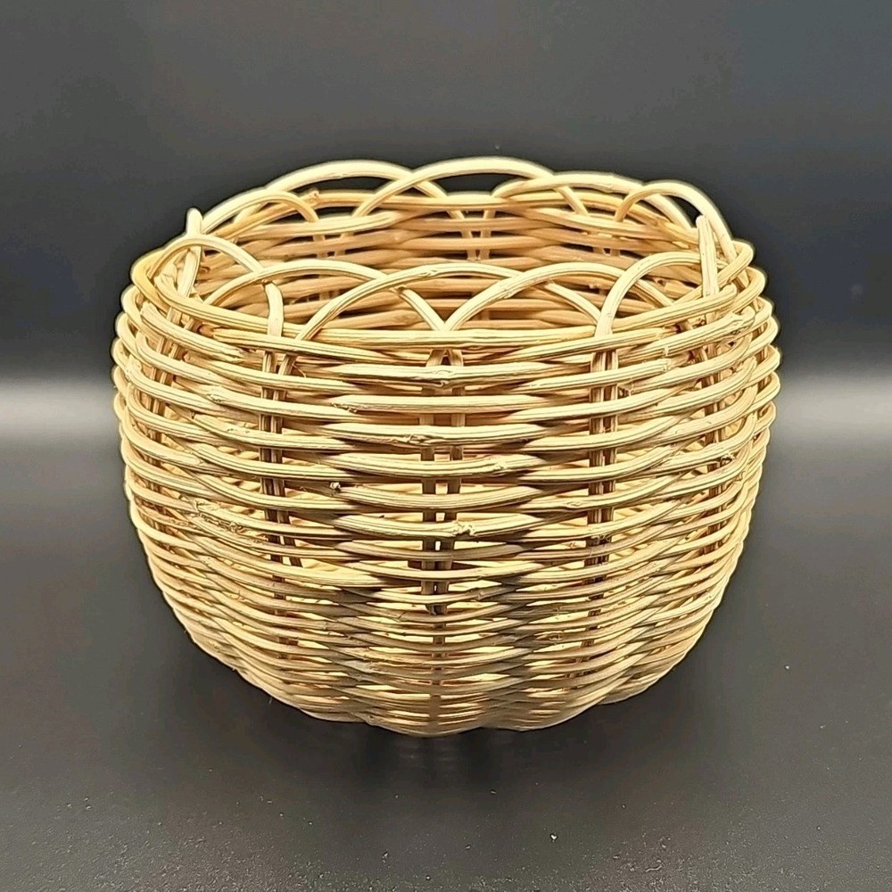 Round Wicker Decorative Basket Beige Non-Lidded Freestanding 5in x 5in x 3in