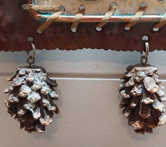 Winter rustic cabin forest scene «Merry Xmas» wall hanging w/dangling pine cones