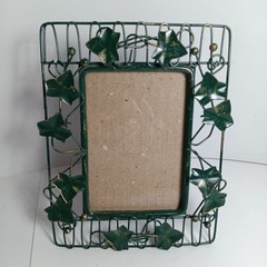 Green Ivy Leaf Metal Picture Frame w/Stand 4.75in x 3.25in Photo