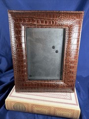 Thomasville Embossed Genuine Leather Picture Frame 9×11″ Easel Fits 5×7″ Photo