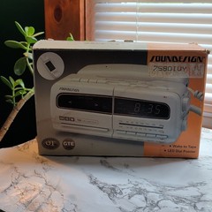 Soundesign 7553 Digital Clock Radio AM/FM Cassette & Telephone