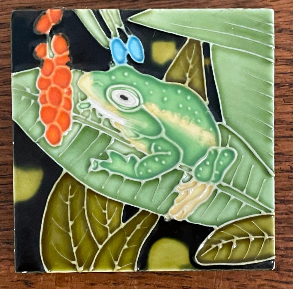 Vintage Hawaiian Style Ceramic Tile Green Tree Frog Tropical Wall Plaque